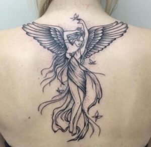 tatuaje de ángel espalda mujer
