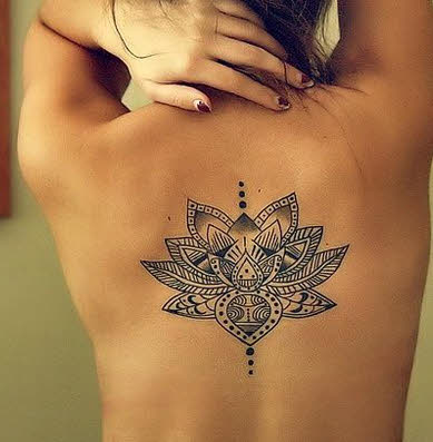 tatuaje-para-la-espalda-de-Mujer-símbolos
