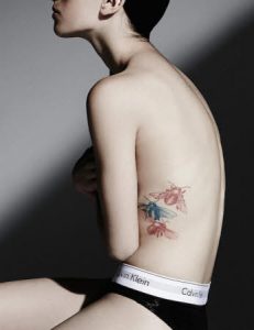 tatuajes para mujer insectos