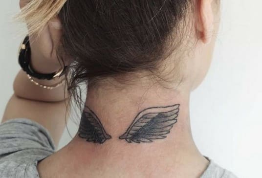 tatuajes para mujer en la nuca alas de ángel