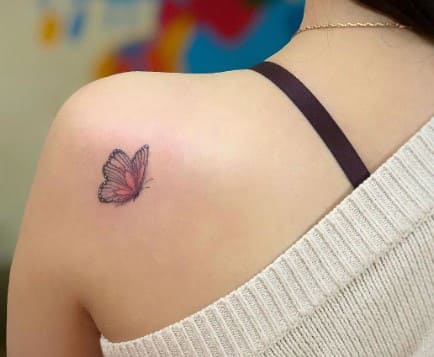 tatuajes pequeños para mujer hombro