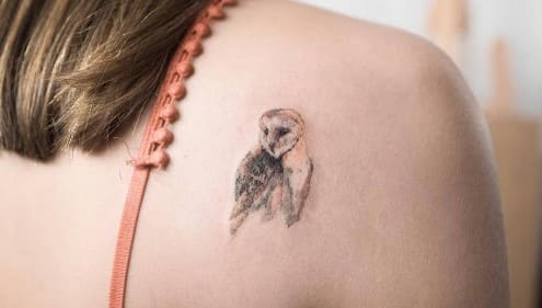 tatuajes pequeños para mujer omoplato